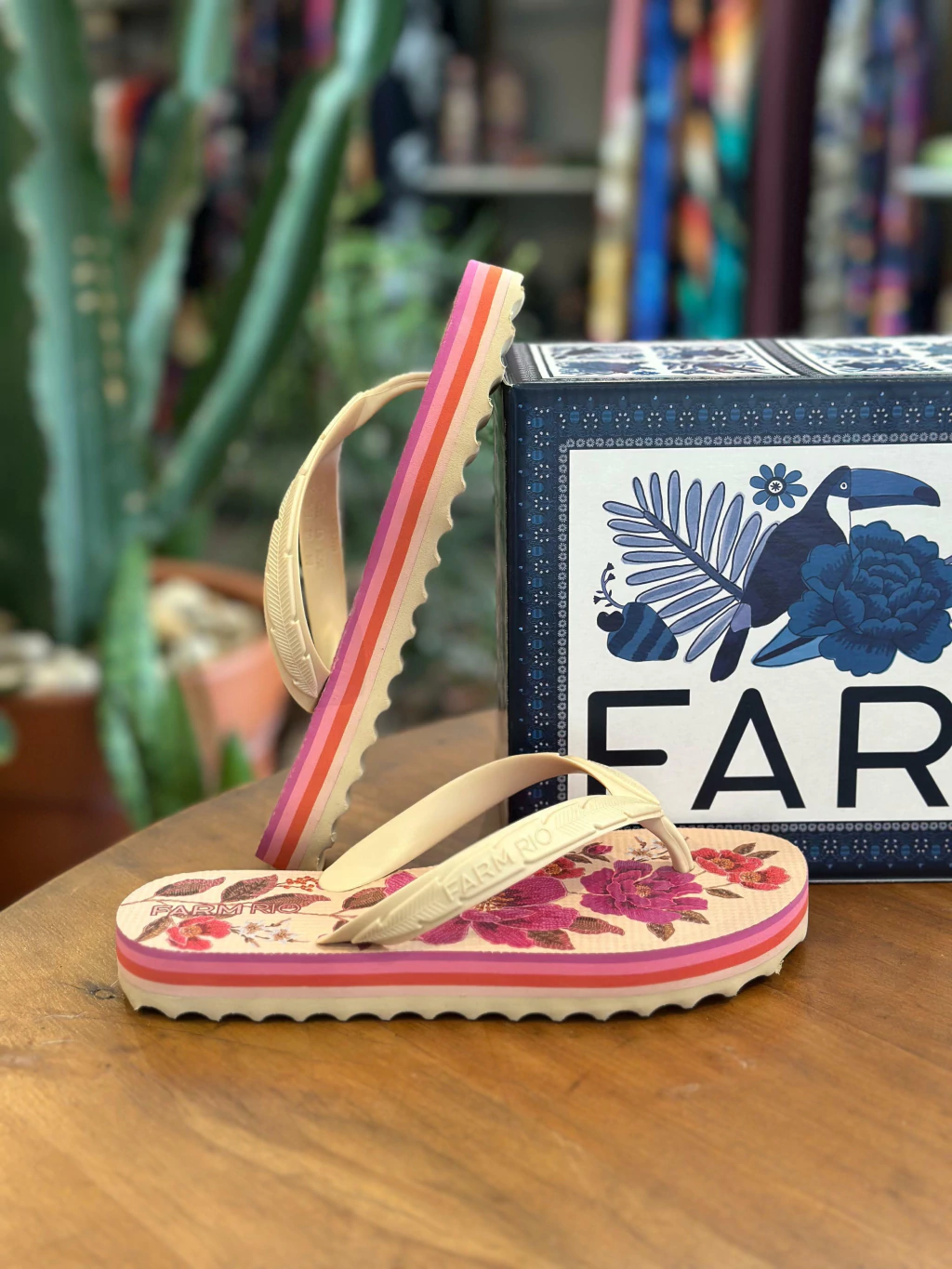 Dicas de estilo: Como usar seu chinelo FARM em looks urbanos