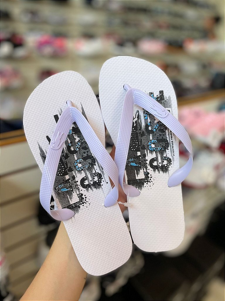 chinelo lacoste branco outfit