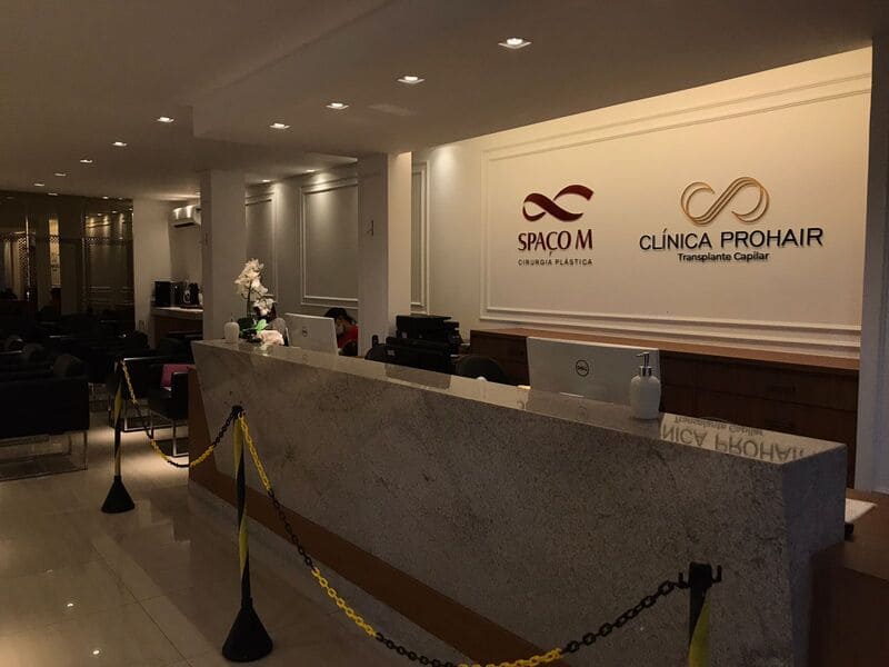 Técnica FUE: O que é e por que a Clínica Ruston é referência?