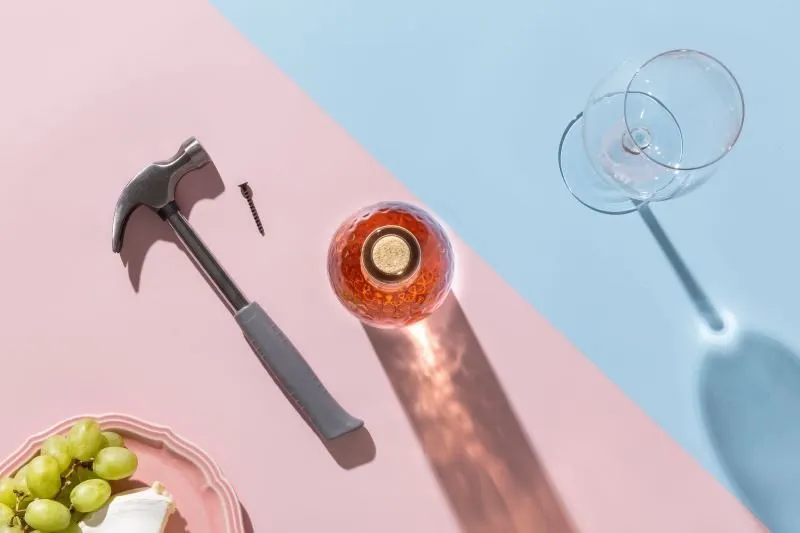 parafuso e alicate vs garfo e faca para abrir vinho