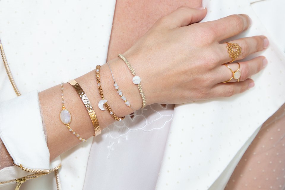 bracelete dourado maximalista