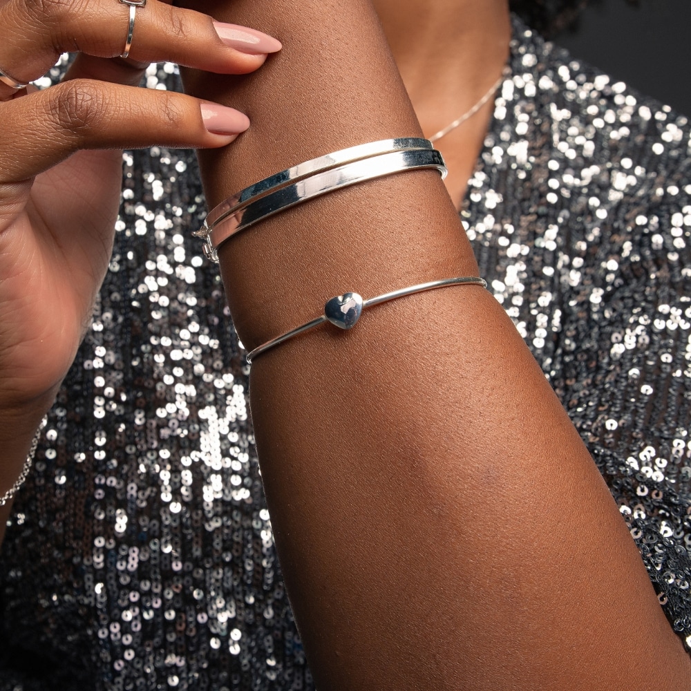 bracelete prateado feminino rígido