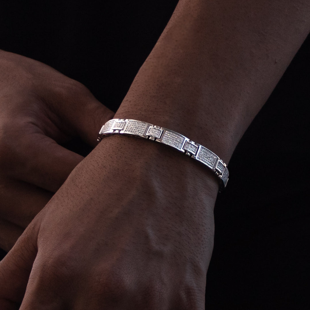 bracelete prateado feminino com esferas