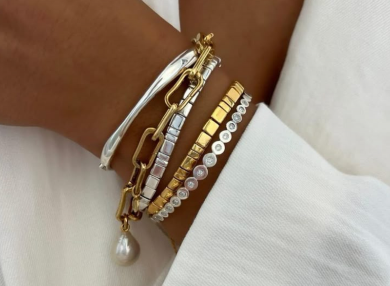 bracelete prateado feminino para verão