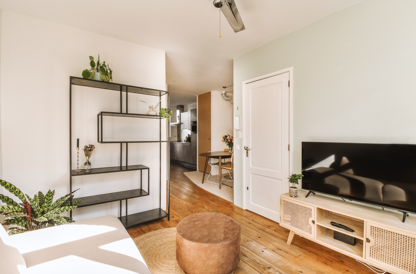 Como Usar Espelhos para Ampliar Salas e Quartos Pequenos