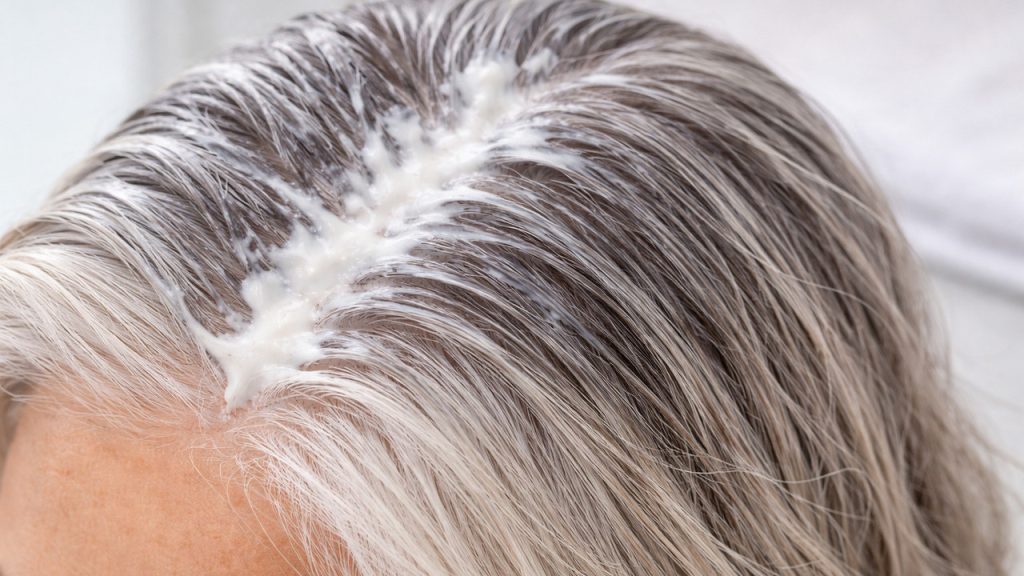 Cronograma Capilar Essencial para Manter Cabelos Brancos Saudáveis