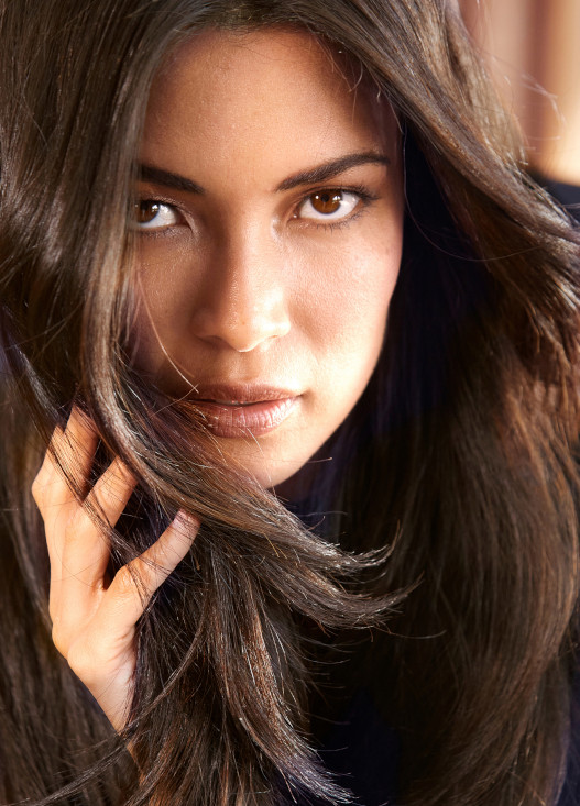 Alecrim e Violeta Genciana; Manutenção da Cor Natural: Dicas para um Cabelo Preto Vibrante por Mais Tempo