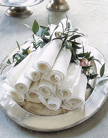 dobras de guardanapo de papel em formato de cone