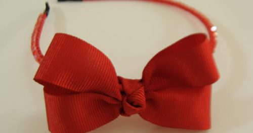 Guia Completo de Tecidos para Laços: Qual Escolher e Por Quê; Laços de Cabelo Sem Costura: 5 Métodos Rápidos e Fáceis; Como Fazer Laços de Tecido para Recém-Nascidos: Medidas e Dicas; Transforme Retalhos em Laços Incríveis: Ideias Criativas; Materiais Essenciais para Fazer Laços de Tecido Profissionais