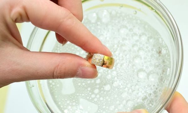 cuidados com joias de ouro 18k
