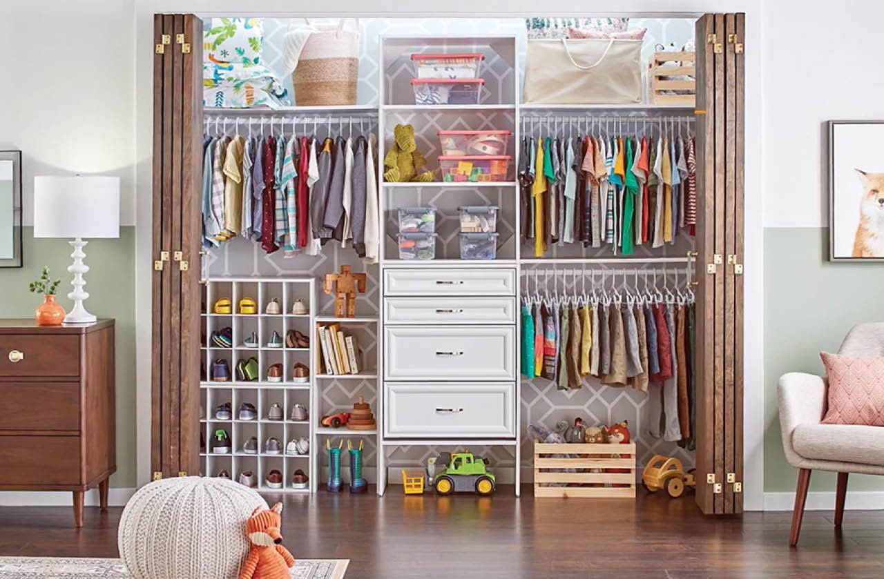 Como organizar o guarda-roupa do bebê