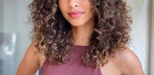 Penteados para Cabelos Cacheados na Academia: Proteção e Estilo