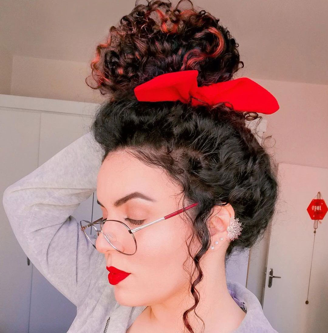 Guia Completo de Scrunchies de Cetim para Cachos