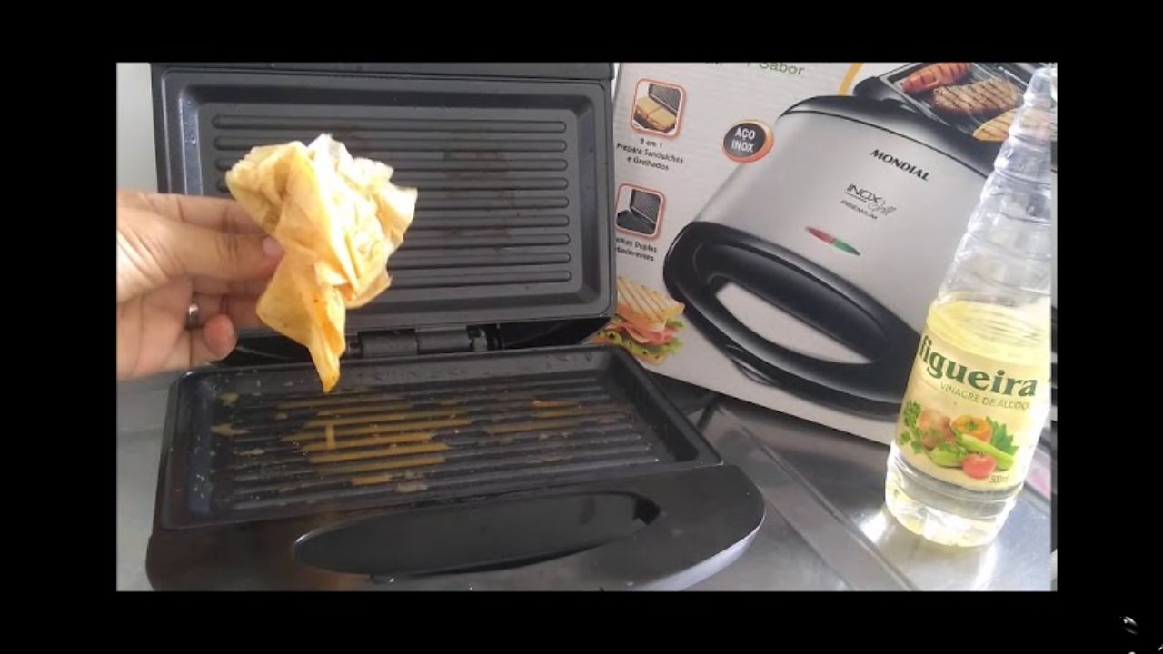 por que o queijo gruda na sanduicheira e como evitar