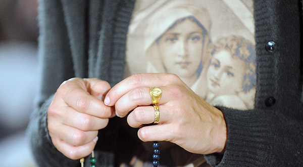 Quais orações ou banhos específicos são indicados para proteção espiritual?