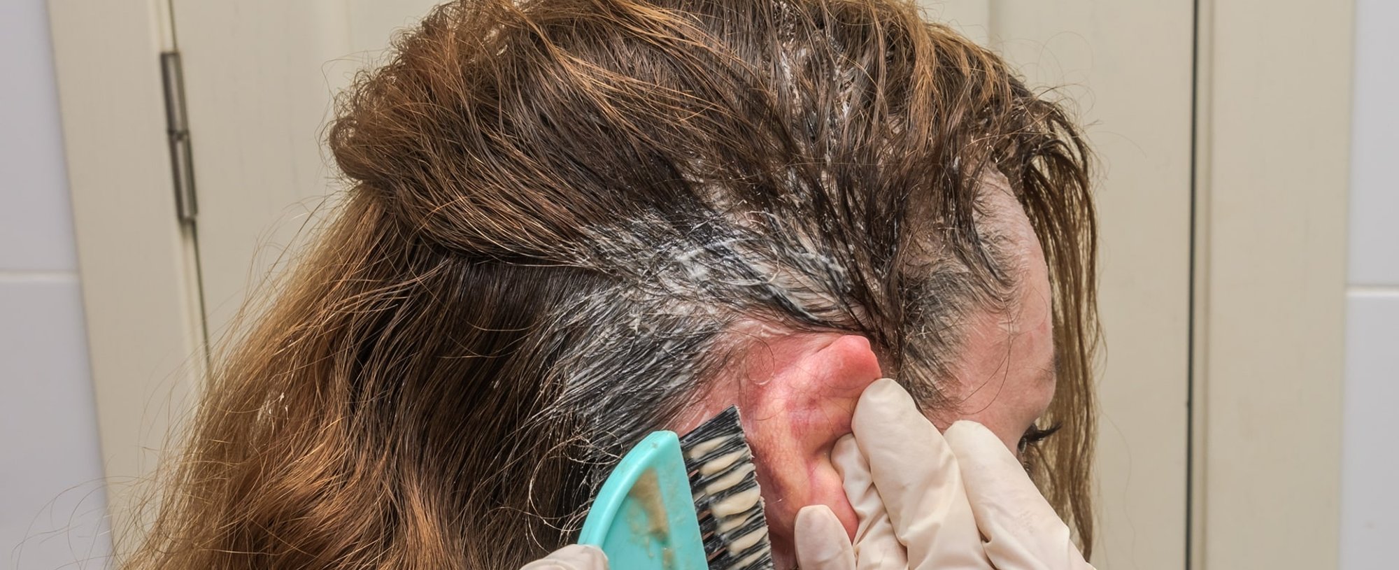 erros comuns ao tentar tirar mancha de tinta de cabelo