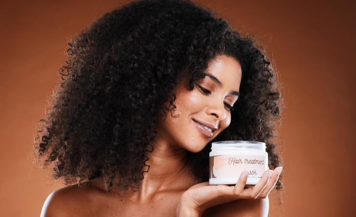 como tirar o ressecamento do cabelo cacheado caseiro