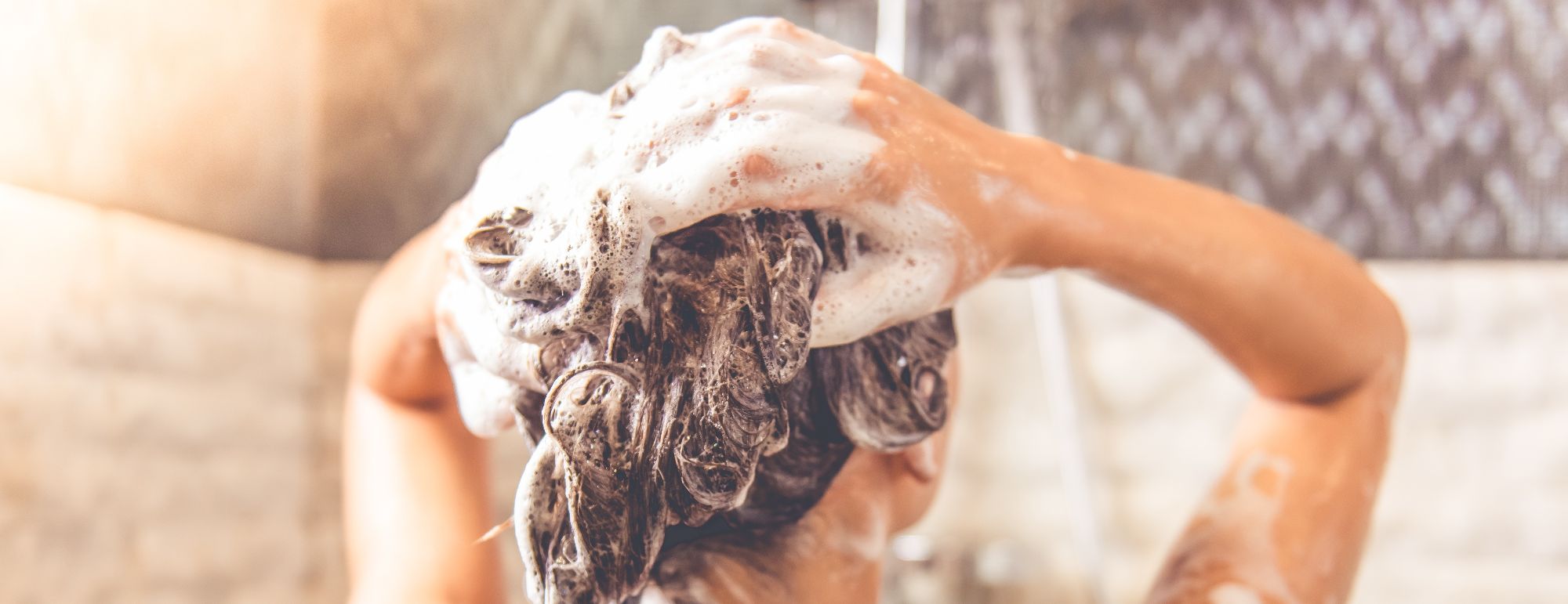 truques para cabelo oleoso sem lavar