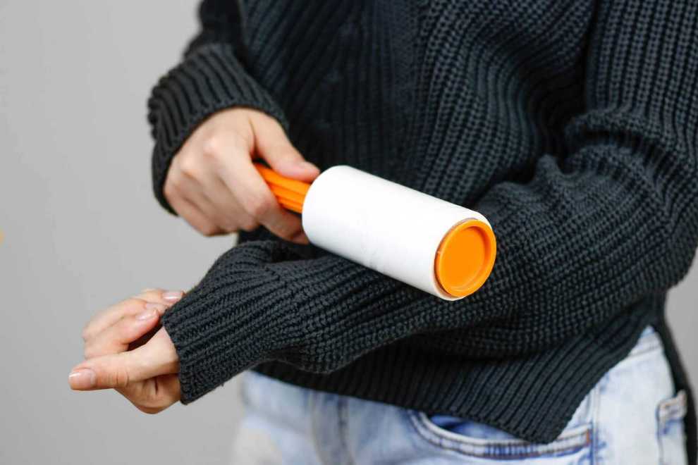 melhores métodos para tirar pelinhos de roupa preta