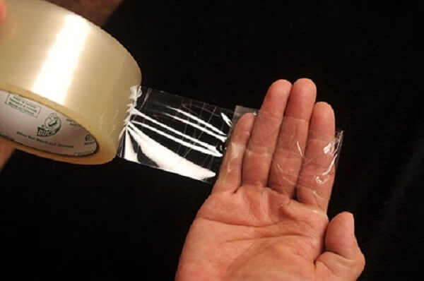 erros comuns ao tentar tirar fiapos de roupa preta