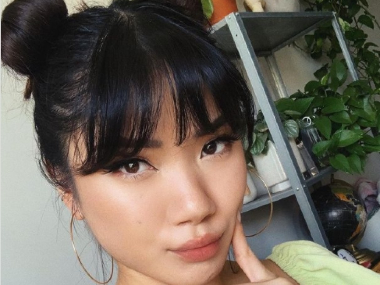 5 maneiras criativas de usar tiara com franja
Como a tiara pode transformar seu look com franja
Franja falsa: o truque da tiara para um visual novo
Guia definitivo: tiaras para cada tipo de franja
Estilos de tiara que combinam com franja: do romântico ao moderno