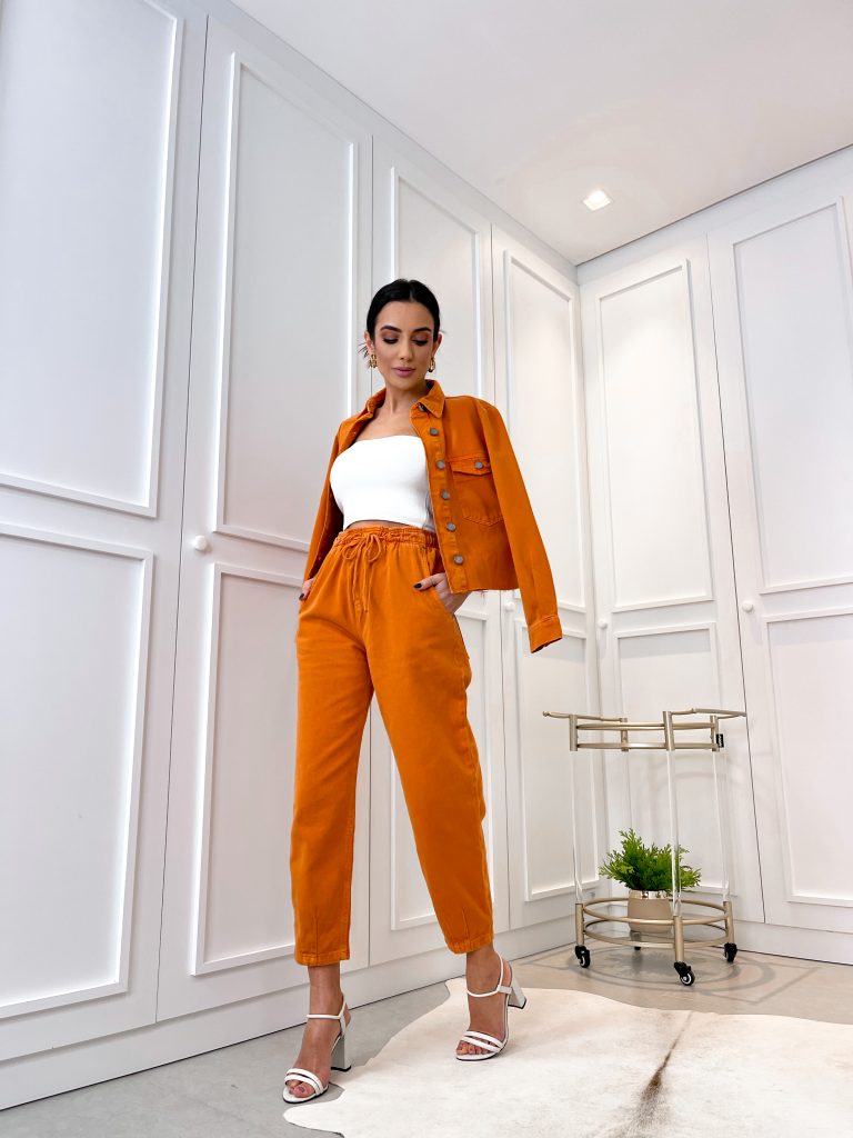 Malha Canelada vs. Malha Suede: Qual Escolher para Diferentes Ocasiões?