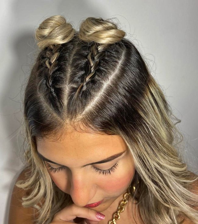 5 ideias de títulos:
1. Meio Coque vs. Coque Despojado: Qual o seu estilo?
2. Tutorial Rápido: Como fazer um coque despojado em 5 minutos.
3. Dicas de Ouro para um Coque Despojado Perfeito.
4. Coque com Cabelo Solto: O Penteado Versátil para Todas as Ocasiões.
5. Cabelos Cacheados e o Coque Despojado: Um Guia Completo.