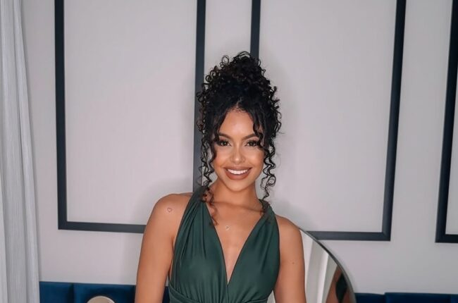 5 ideias de títulos:
1. Meio Coque vs. Coque Despojado: Qual o seu estilo?
2. Tutorial Rápido: Como fazer um coque despojado em 5 minutos.
3. Dicas de Ouro para um Coque Despojado Perfeito.
4. Coque com Cabelo Solto: O Penteado Versátil para Todas as Ocasiões.
5. Cabelos Cacheados e o Coque Despojado: Um Guia Completo.