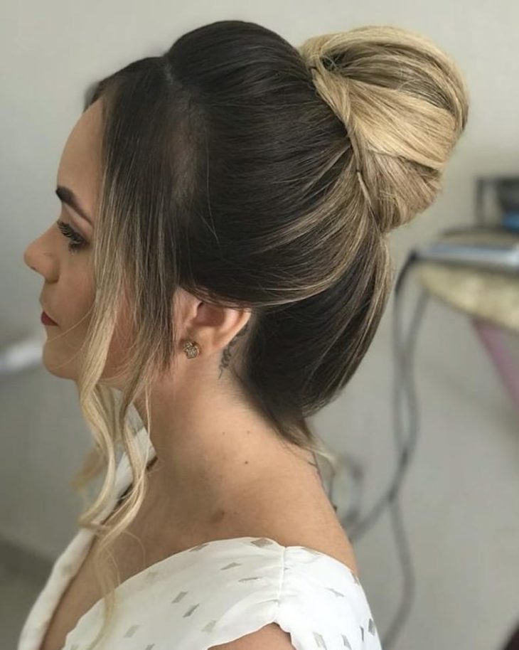 5 ideias de títulos:
1. Meio Coque vs. Coque Despojado: Qual o seu estilo?
2. Tutorial Rápido: Como fazer um coque despojado em 5 minutos.
3. Dicas de Ouro para um Coque Despojado Perfeito.
4. Coque com Cabelo Solto: O Penteado Versátil para Todas as Ocasiões.
5. Cabelos Cacheados e o Coque Despojado: Um Guia Completo.