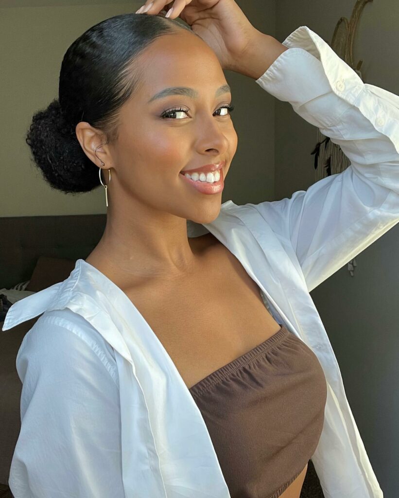 Como Fazer um Coque Despojado Perfeito em Cabelos Cacheados