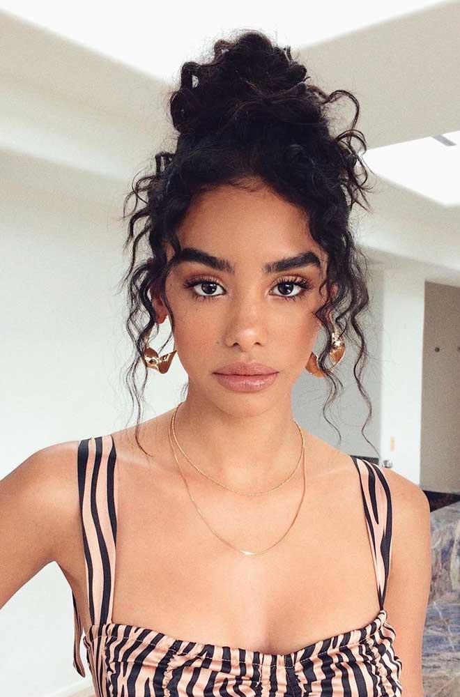 Coque Alto vs. Coque Baixo: Qual Escolher para o Seu Evento?