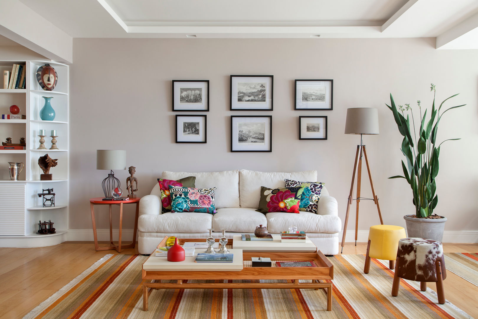 O Poder do Greige: A Fusão Perfeita entre Cinza e Bege; Decoração Monocromática em Bege: Elegância e Minimalismo; Psicologia das Cores: Como o Bege Afeta Seu Humor e Bem-Estar; Guia Completo de Combinações: Cores que Harmonizam com Bege; Tendências de Moda 2025: O Retorno Triunfal do Bege; Como Criar a Cor Bege Perfeita para Sua Pintura: Dicas de Especialistas