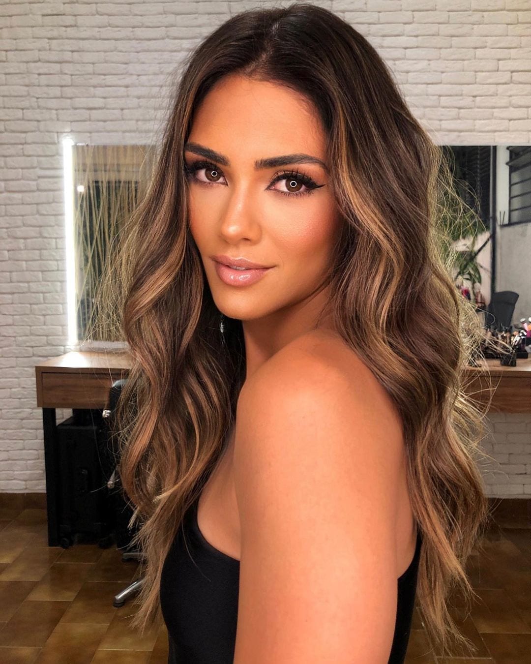 5 ideias de títulos:
1. Cabelo Chocolate: O Guia Completo para Morenas em 2026
2. Descubra o Tom de Chocolate Perfeito para o Seu Subtom de Pele
3. Tendências de Cabelo Chocolate: Glossy e Nuances Gourmand para 2026
4. Como Conseguir o Cabelo Chocolate dos Sonhos em Casa
5. Manutenção do Cabelo Chocolate: Dicas para Cor Duradoura e Brilhante