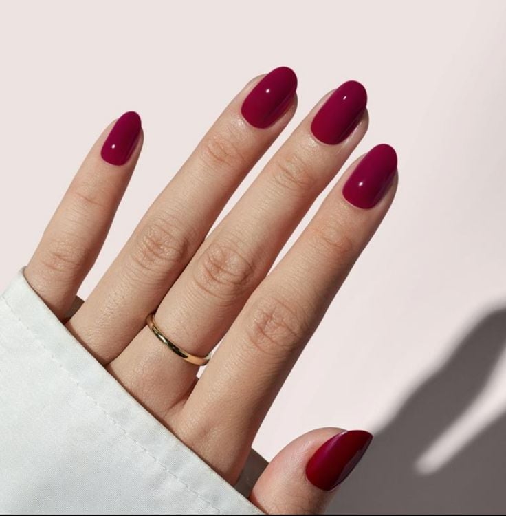 Cores de esmalte para unhas dos pés: Delicadeza e cuidado