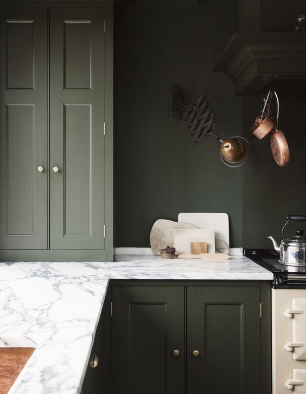 Verde Militar vs. Verde Oliva: Entenda as Diferenças e Use Corretamente