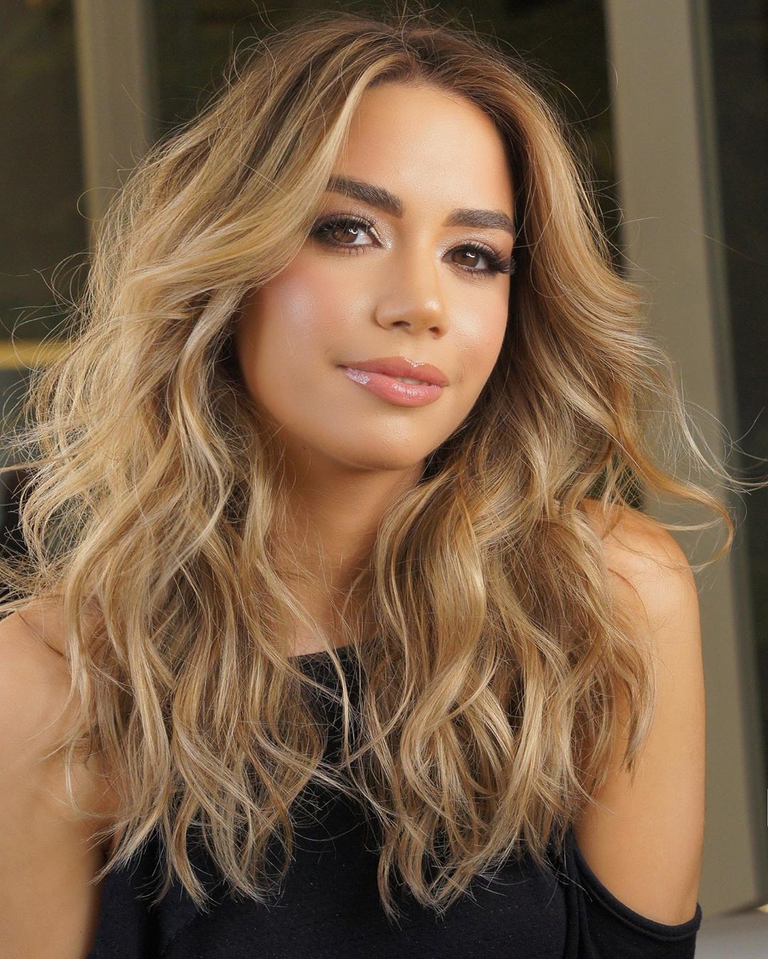 Morena Iluminada Doce de Leite e Mel: A Tendência de 2026 para um Visual Sofisticado