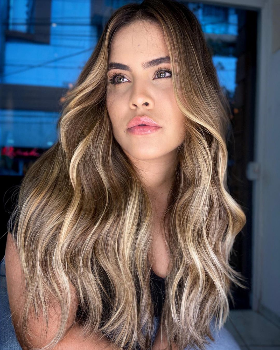 Morena Iluminada Doce de Leite e Mel: A Tendência de 2026 para um Visual Sofisticado