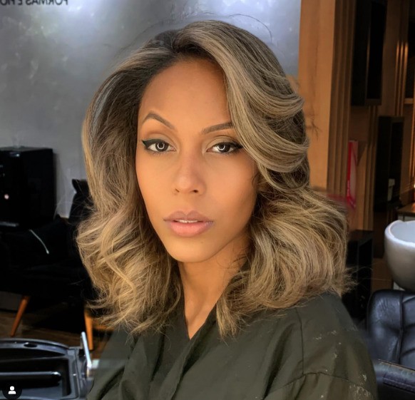 melhores tons de loiro mel para morenas escuras