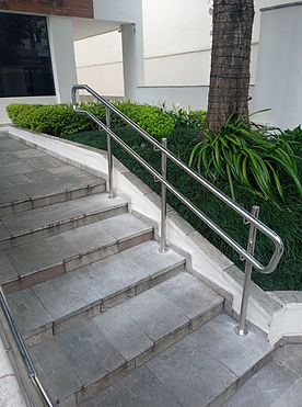 Corrimão duplo para escadas