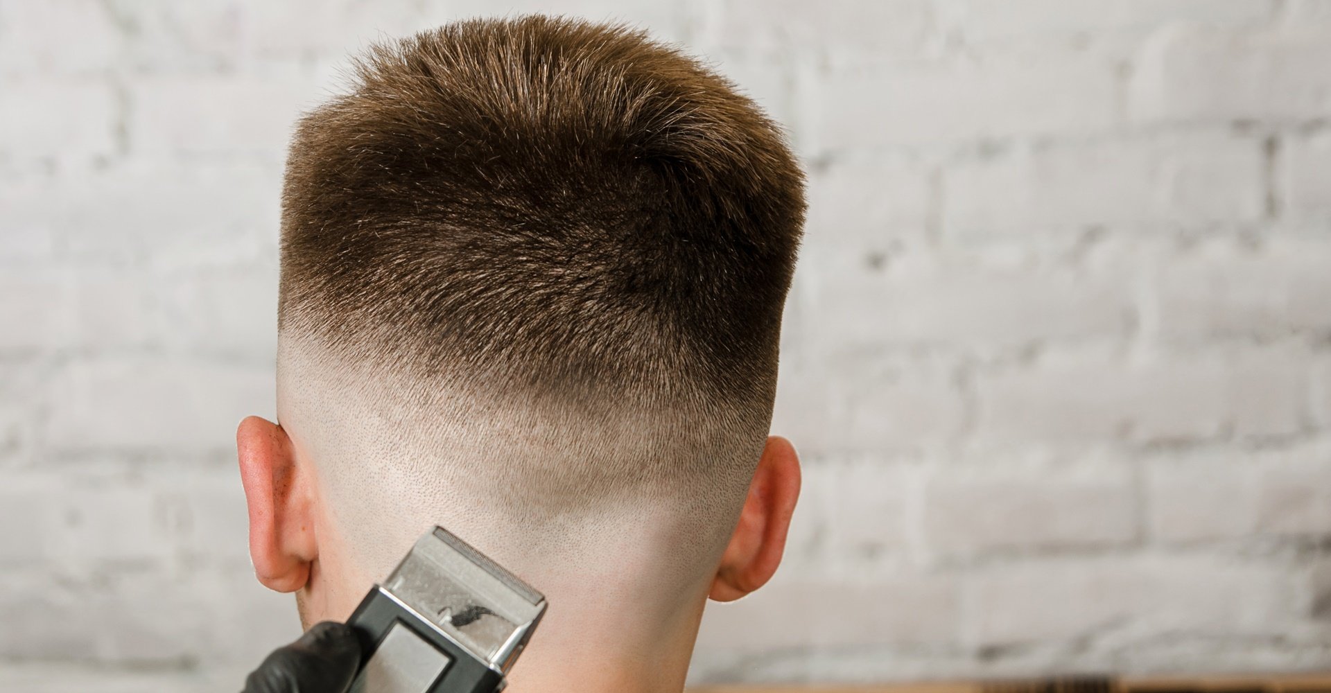 taper fade cabelo liso moderno