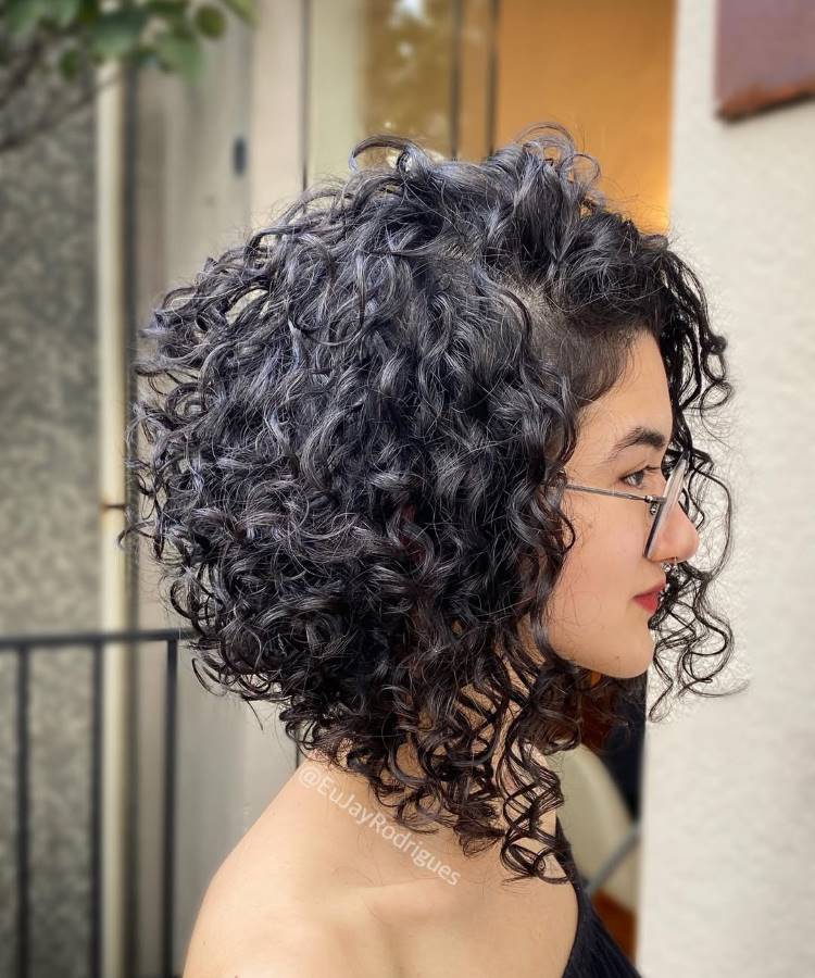 Cortes de Cabelo Cacheado Curto: Ousadia e Estilo para 2026