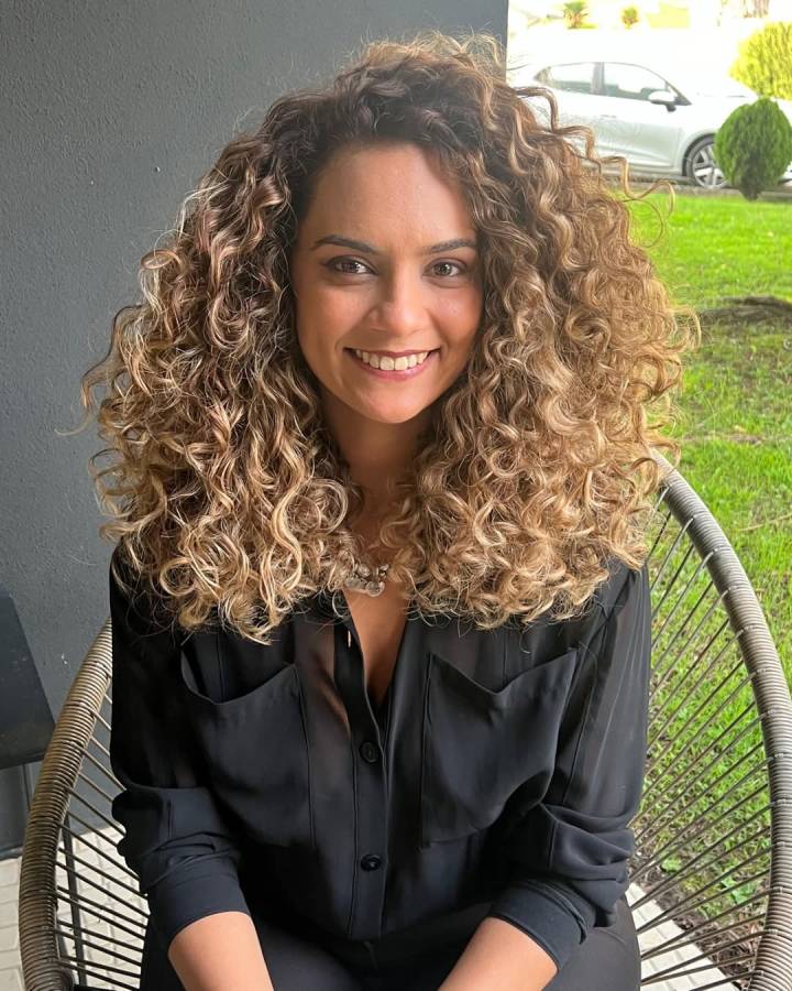 Shaggy Hair e Wolf Cut: Tendências Retrô que Dominam os Cachos em 2026