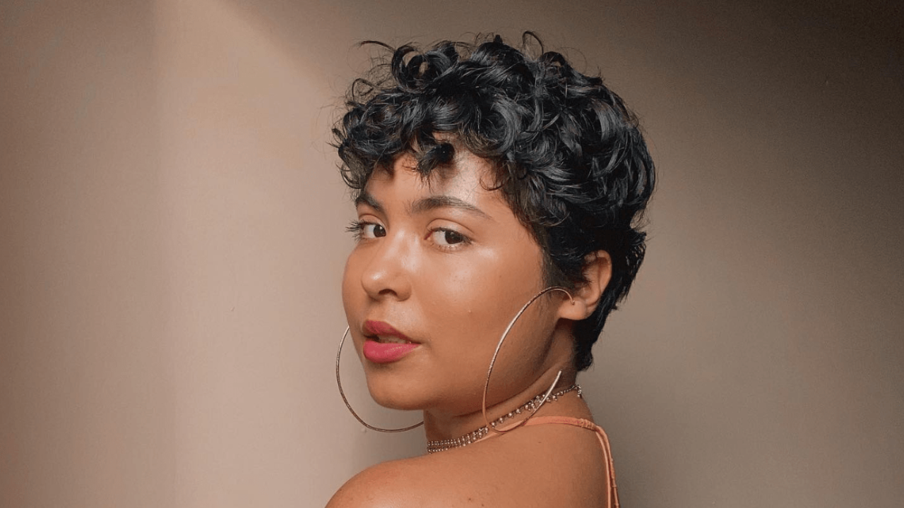 quanto custa um corte de cabelo cacheado curto profissional