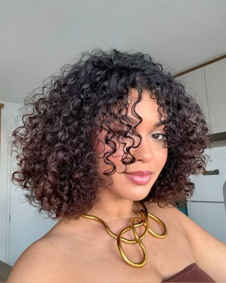 Chanel de Bico ou Assimétrico: Qual o Melhor para Seu Cabelo Cacheado?