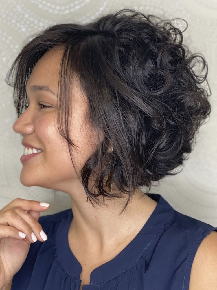 Chanel de Bico ou Assimétrico: Qual o Melhor para Seu Cabelo Cacheado?