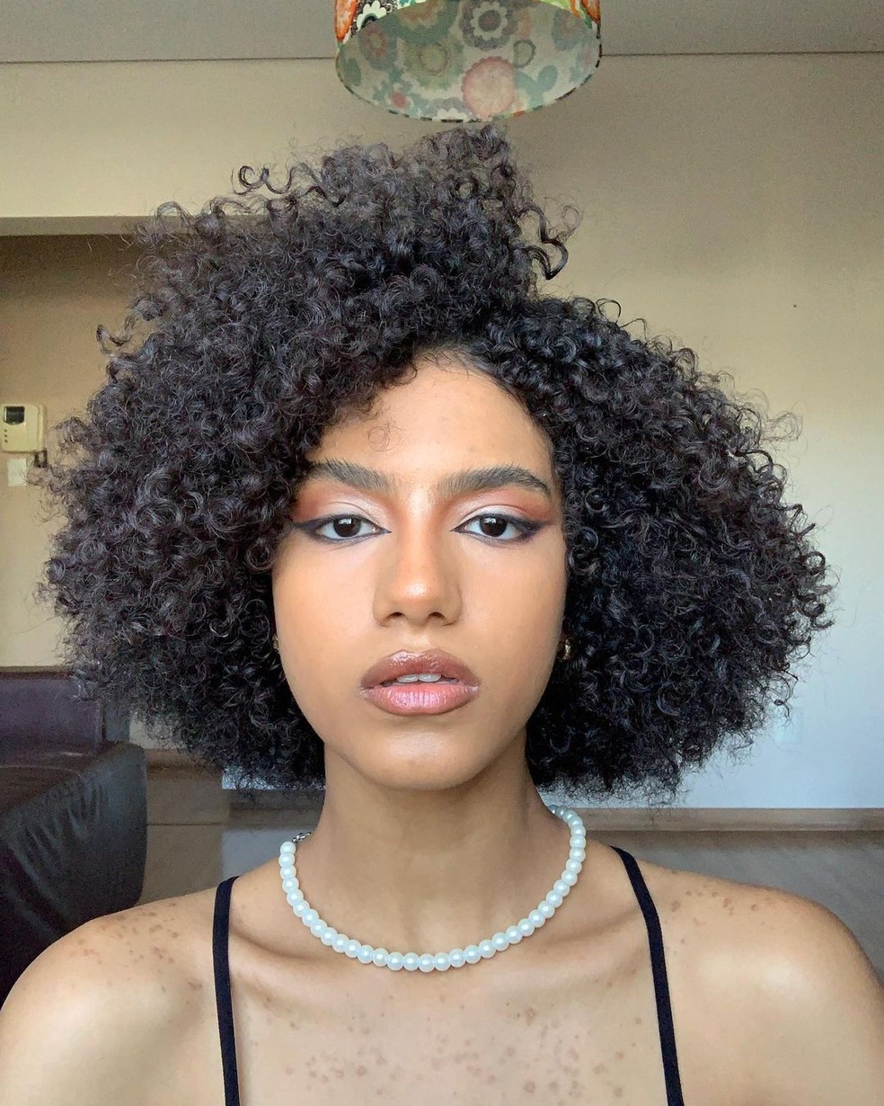 Transição Capilar: Cortes e Dicas Essenciais para Cabelos Crespos