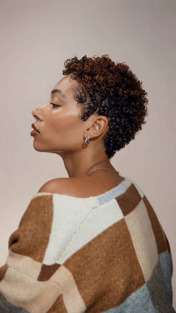 corte de cabelo afro feminino curto