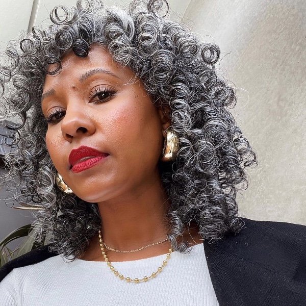 5 Cortes de Cabelo Afro Feminino Curtos que Vão Dominar 2026
Como Escolher o Corte Afro Curto Ideal para o Seu Rosto
Manutenção e Cuidados Essenciais para Cortes de Cabelo Afro Curtos
Tendências de Finalização para Cortes Afro Curtos
Inspirações de Cortes Afro Curtos: Do Buzz Cut ao Pixie