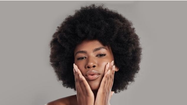 5 Cortes de Cabelo Afro Feminino Curtos que Vão Dominar 2026
Como Escolher o Corte Afro Curto Ideal para o Seu Rosto
Manutenção e Cuidados Essenciais para Cortes de Cabelo Afro Curtos
Tendências de Finalização para Cortes Afro Curtos
Inspirações de Cortes Afro Curtos: Do Buzz Cut ao Pixie