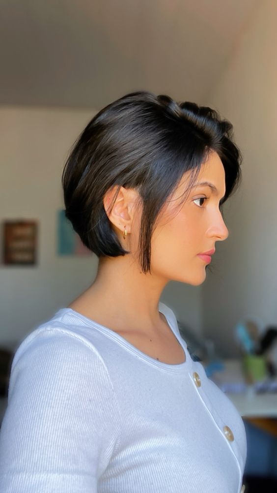 5 ideias de títulos:
1. Short Bob: O Guia Completo para o Corte Perfeito
2. Descubra os Diferentes Estilos de Bob Curto e Encontre o Seu
3. Como Cuidar do Seu Short Bob: Dicas Essenciais
4. Short Bob para Cada Formato de Rosto: Qual o Ideal para Você?
5. A História e a Evolução do Corte Bob Curto